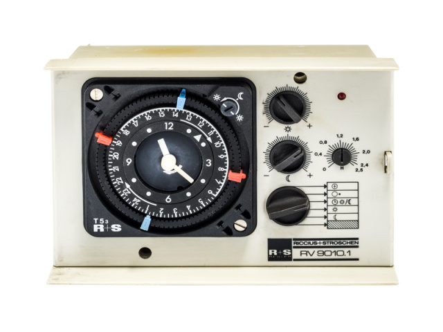 R+S RV 9010.1 avec horloge analogique